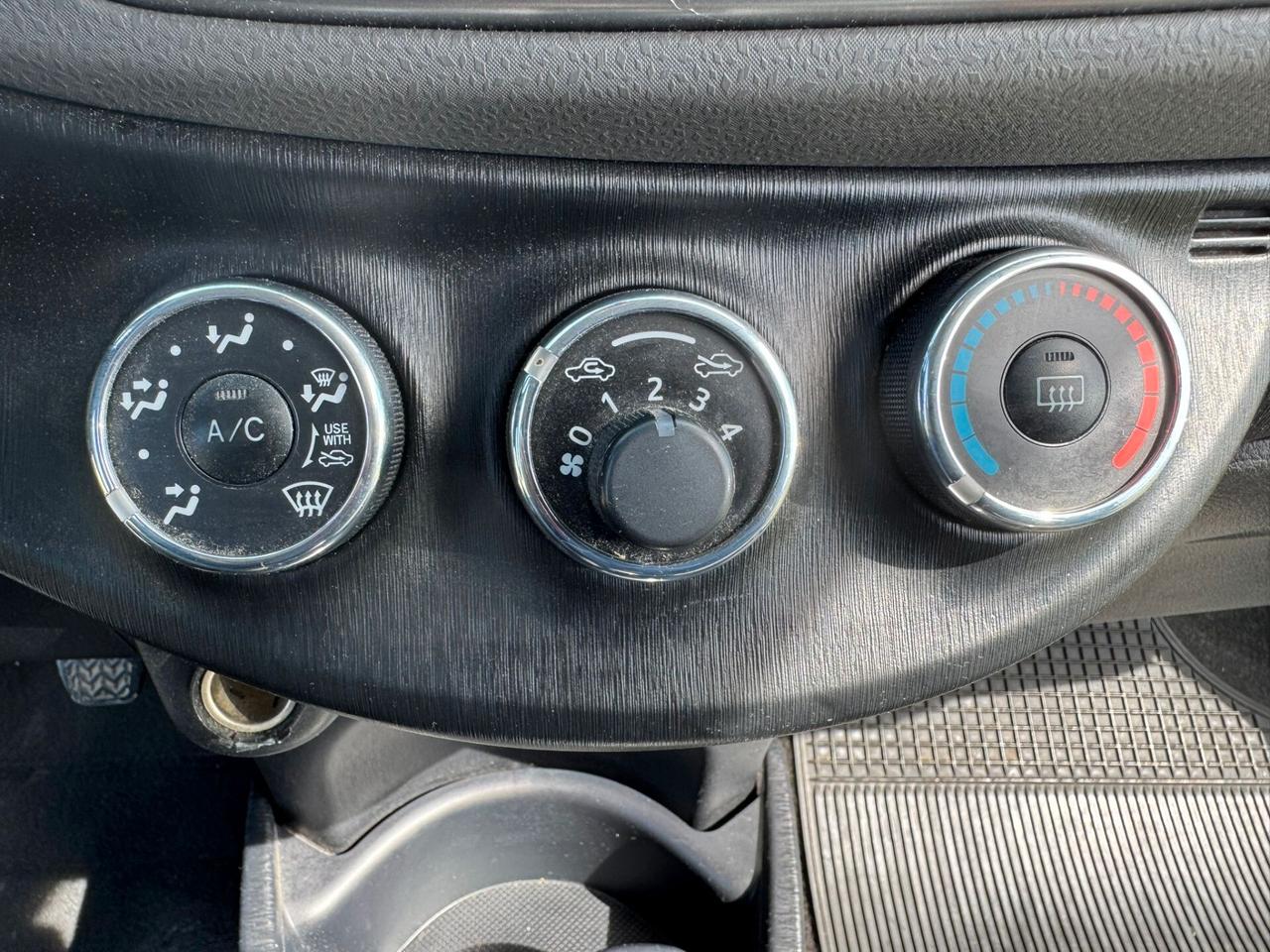 Toyota Yaris 1.0 5 porte 2013 SOLO 119.000 KM