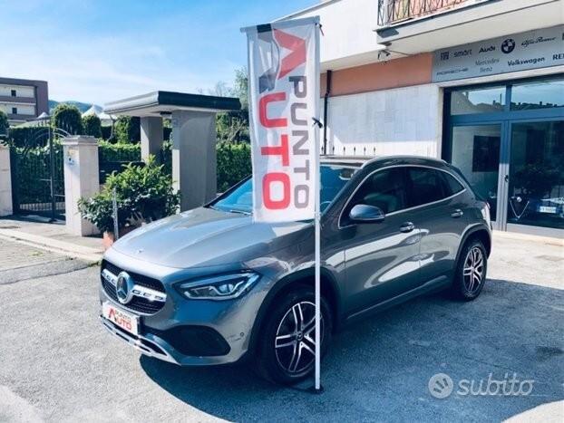 MERCEDES-BENZ GLA 200 d Automatic TETTO- AMBIENT