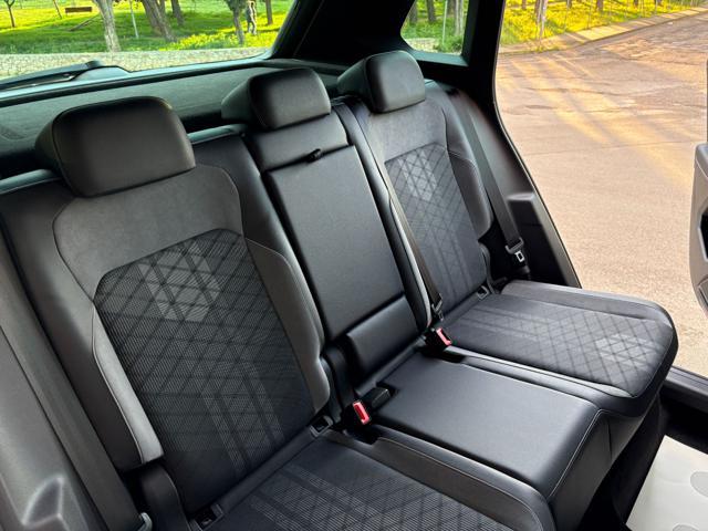 VOLKSWAGEN Tiguan 2.0 TDI 150 CV SCR DSG R-Line LUCI AMBIENTE