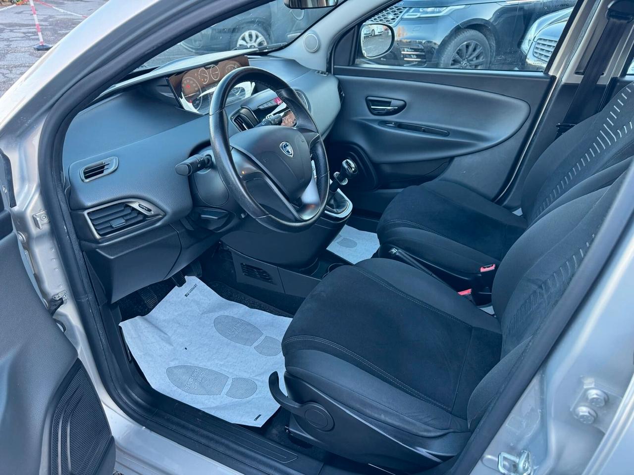 Lancia Ypsilon 1.2 69 CV 5p S&S Platinum 2013