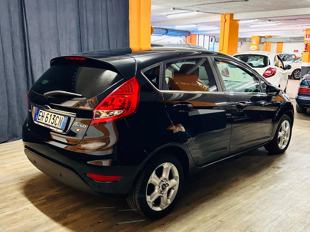 FORD FIESTA 1.4 TDCi CON SOLI 16.603 KM IN CONDIZIONI DA VETRINA.