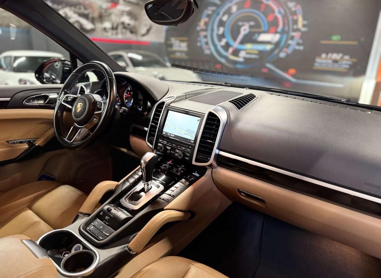 Porsche Cayenne 3.0 Diesel Platinum Edition Full-Optional Gancio Traino
