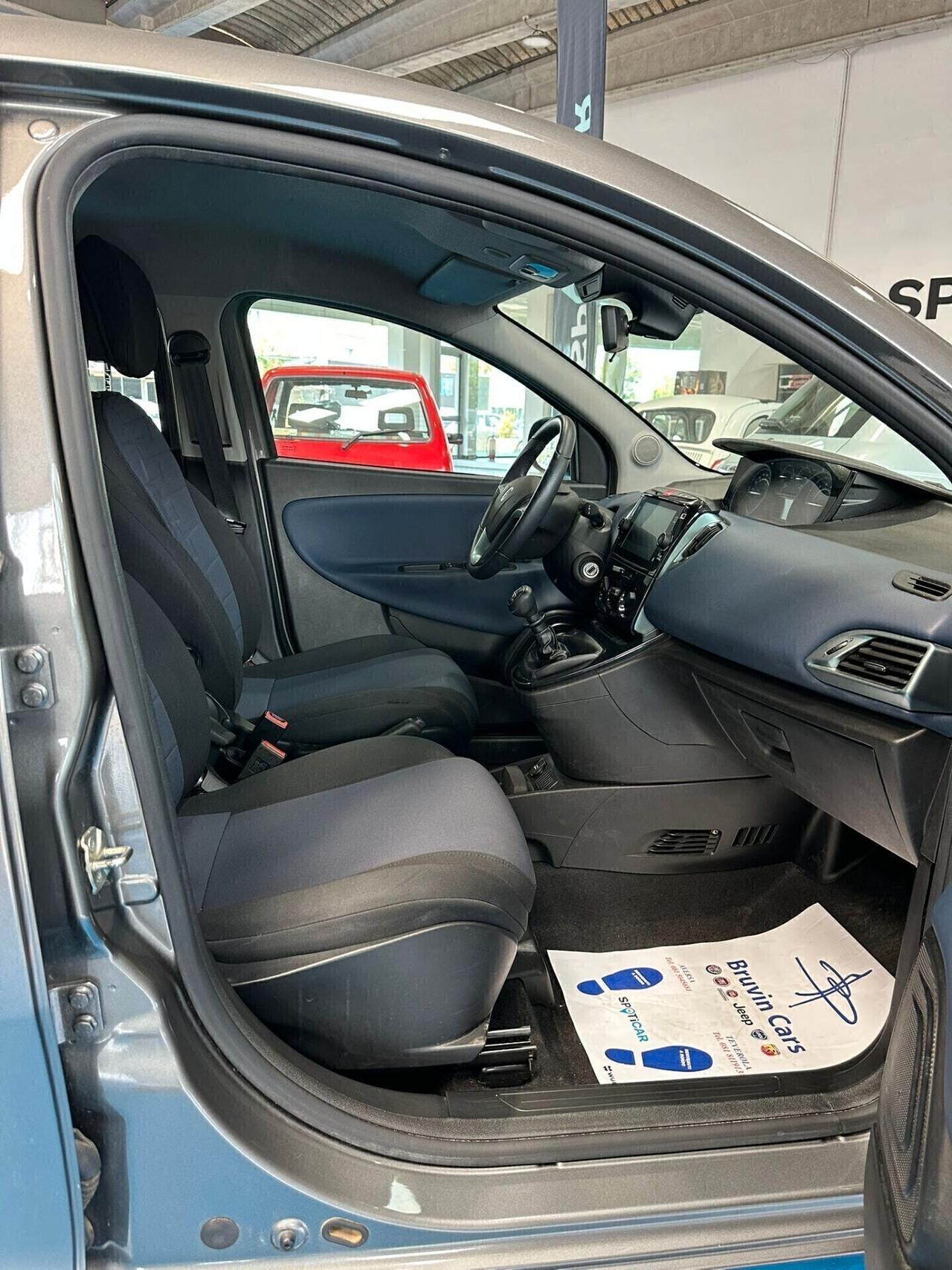 Lancia Ypsilon 1.0 2024 Hybrid Platino km aziendale