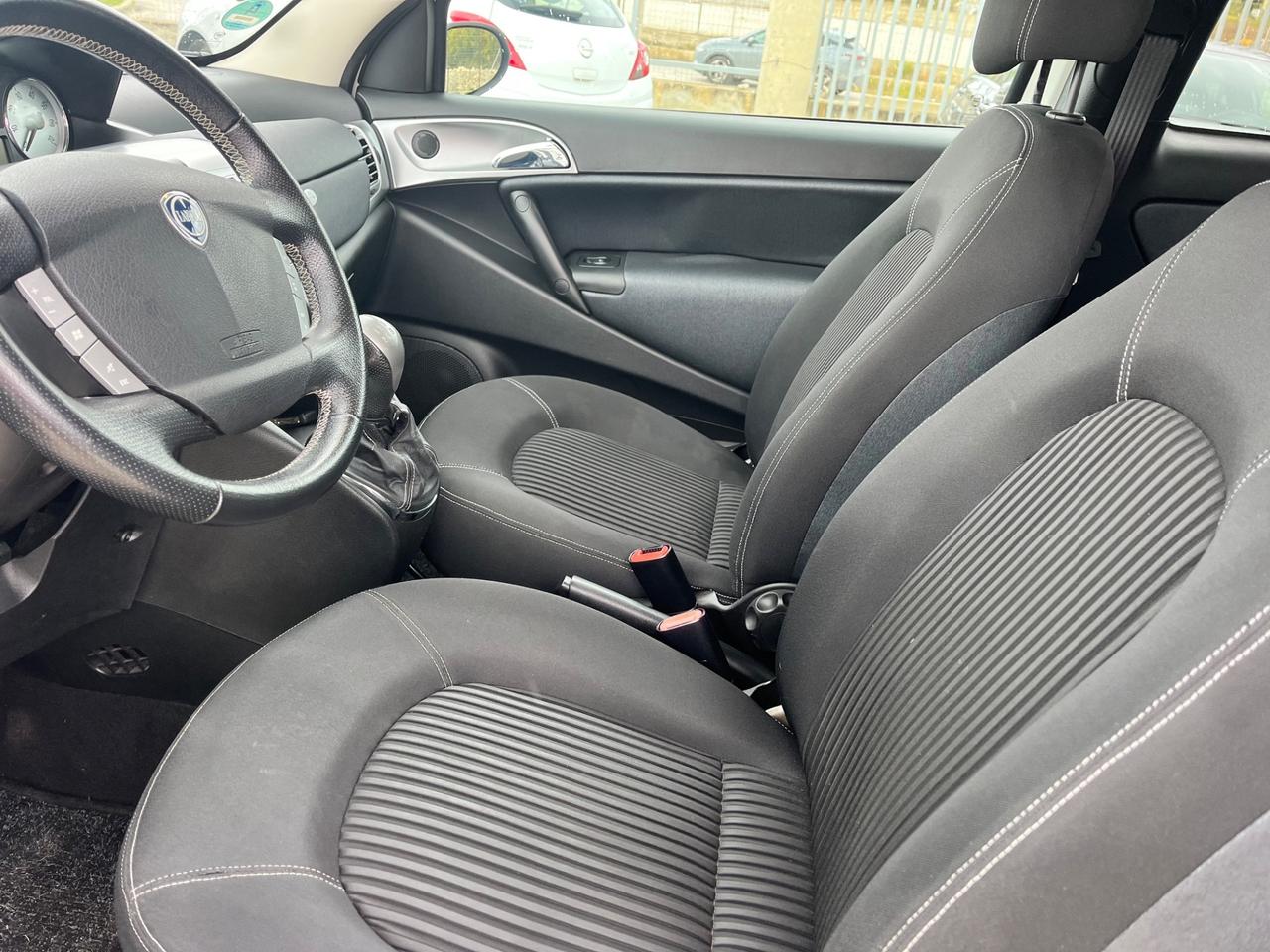 Lancia Ypsilon 1.3 MJT 90 CV DPF Sport MomoDesign