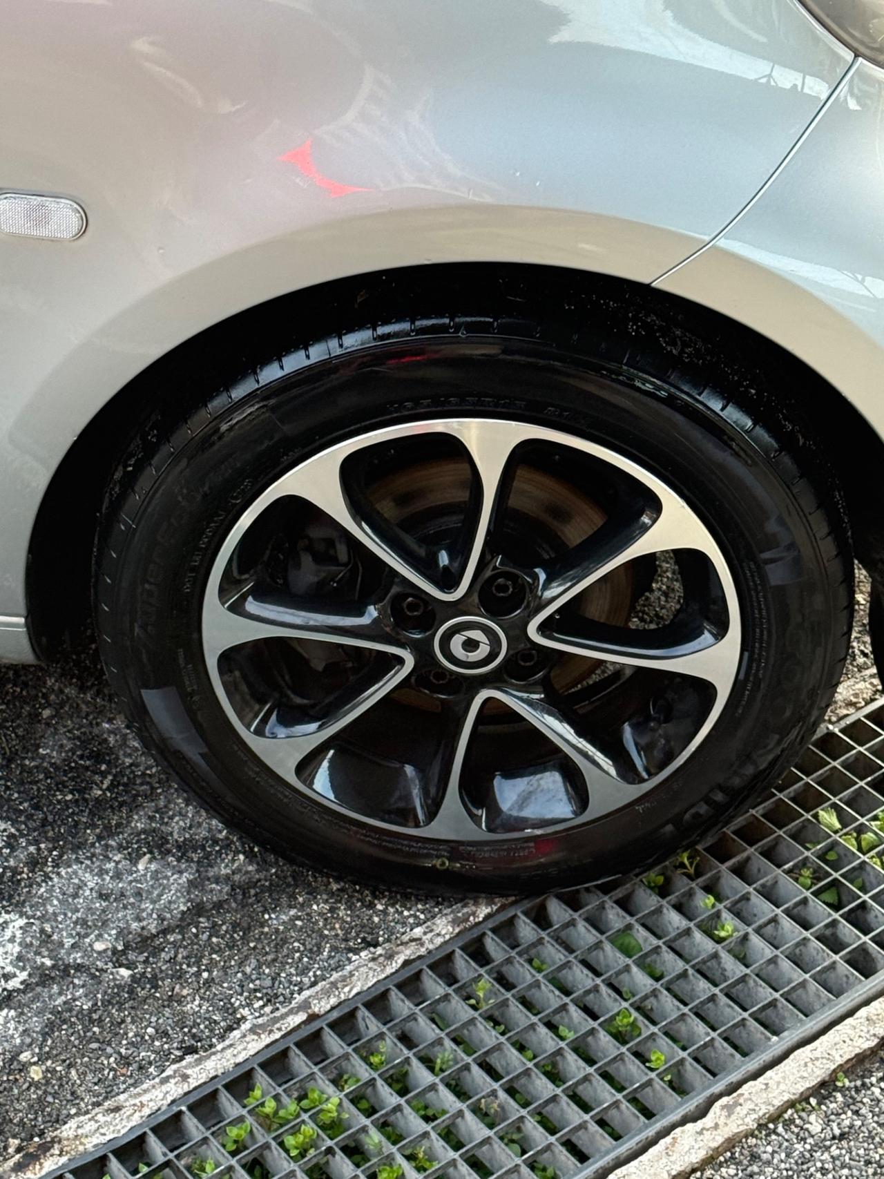 Smart 0.9 Turbo twinamic cabrio -pelle-rate-garanzia