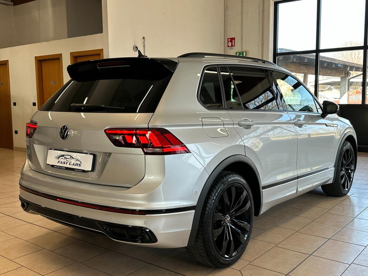 VOLKSWAGEN TIGUAN 2.0 TDI R-LINE 150CV DSG *CARPLAY*LED*LUCI*