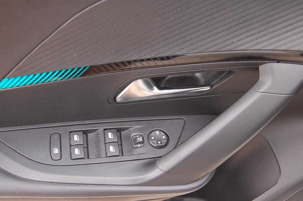 Peugeot 2008 BlueHDi 130 S&S EAT8 Allure