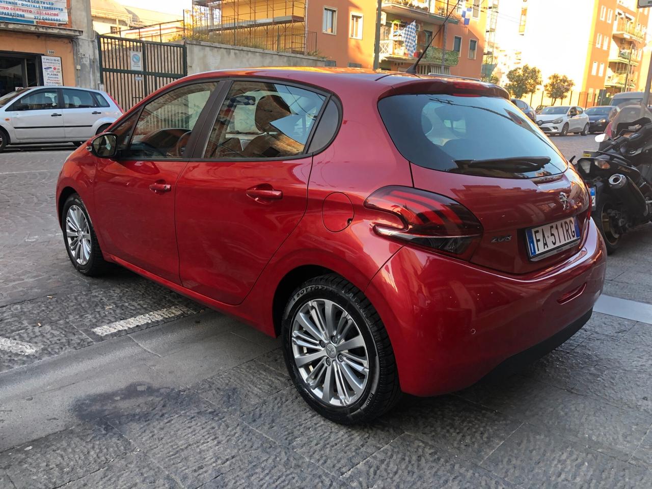 Peugeot 208 PureTech 82 5 porte Allure