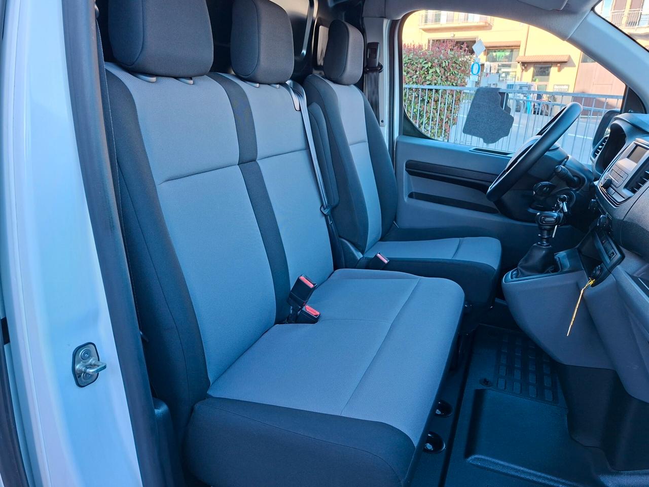 Peugeot Expert BlueHDi 115 S&S PC-TN Furgone CON GANCIO