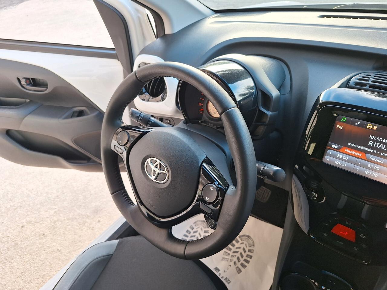 Toyota Aygo 1.0 5 porte x-play PERFETTA FULL
