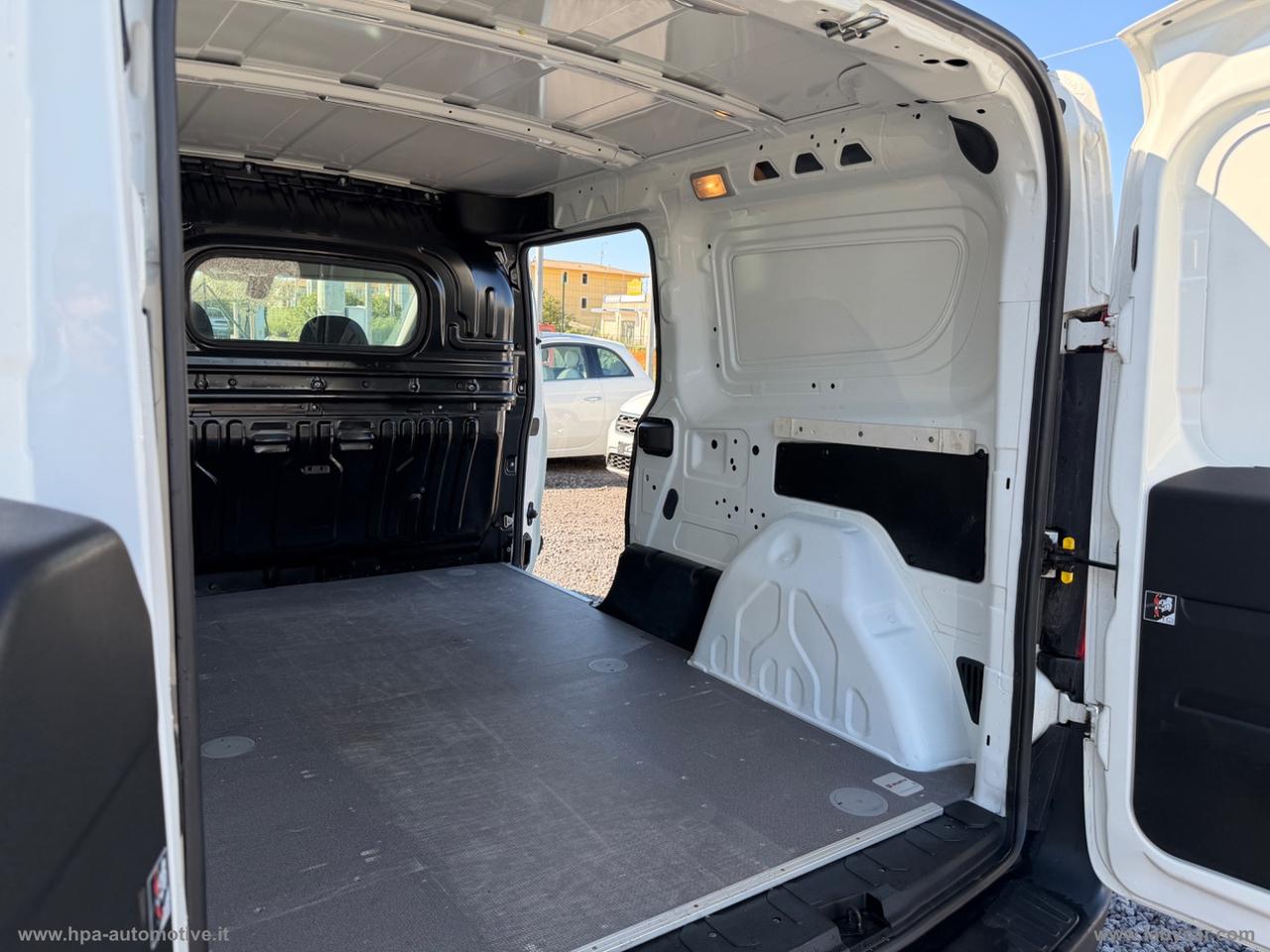 FIAT Doblò 1.6 MJT 120CV MAXI 3 POSTI NAVI RETROCAMERA CLIMA AUTOMATICO