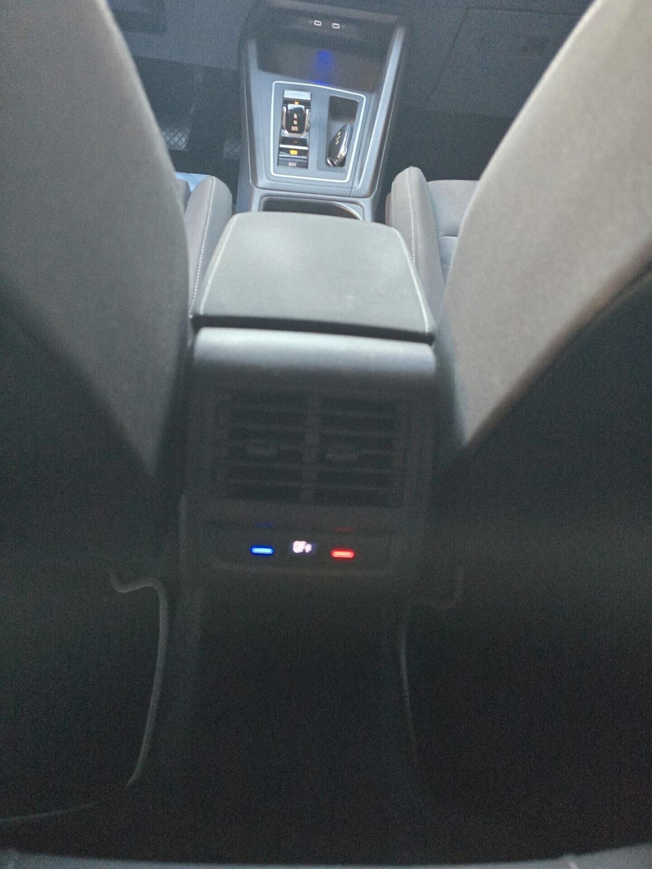 Volkswagen Golf VIII 2.0 TDI 150 cv DSG Style