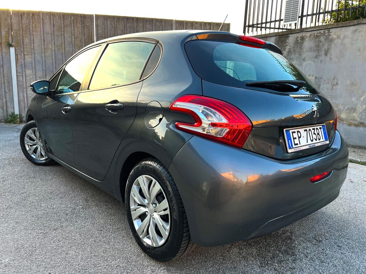 Peugeot 208 1.2 VTi 82 CV 5 porte Allure