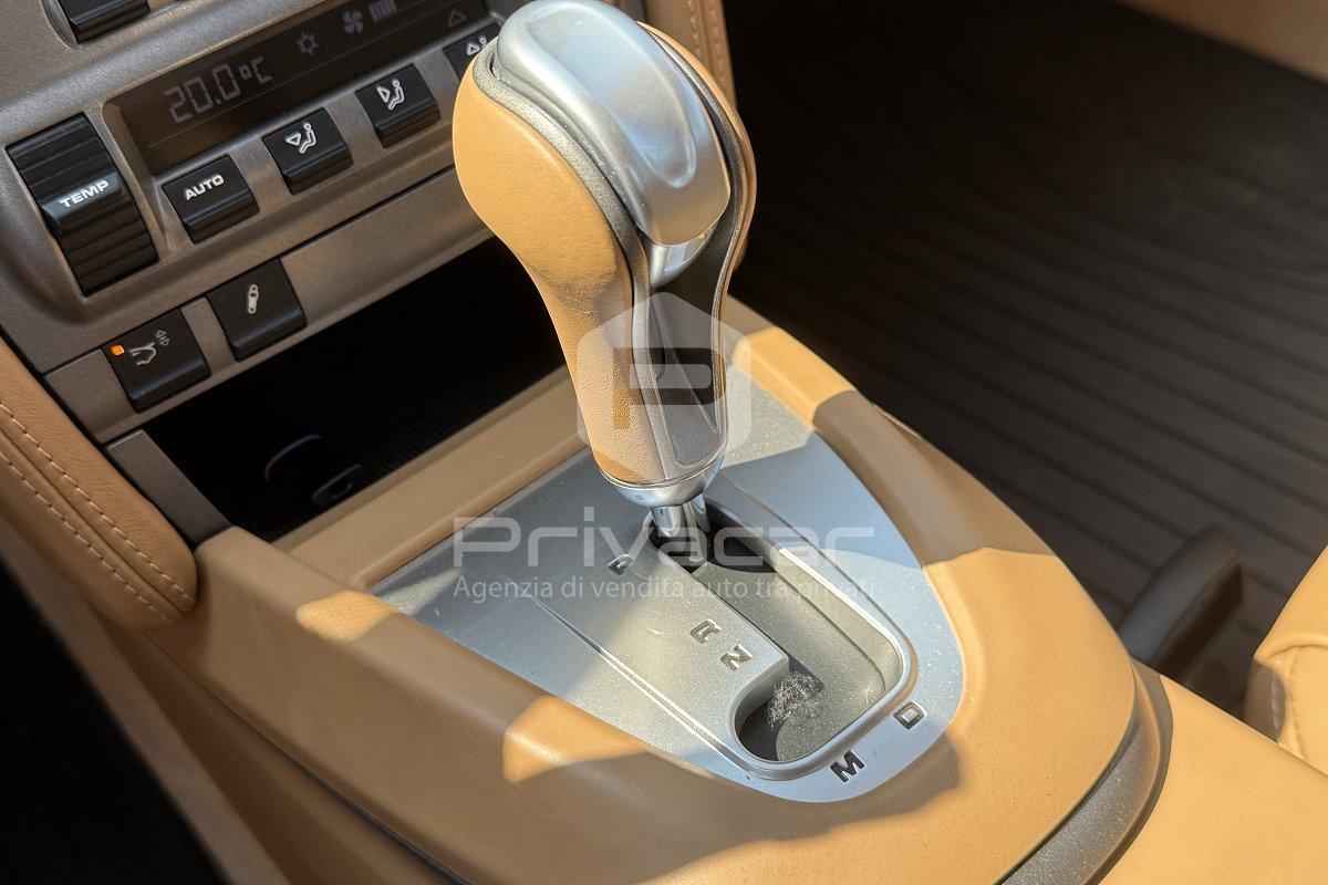 PORSCHE Cayman 2.7