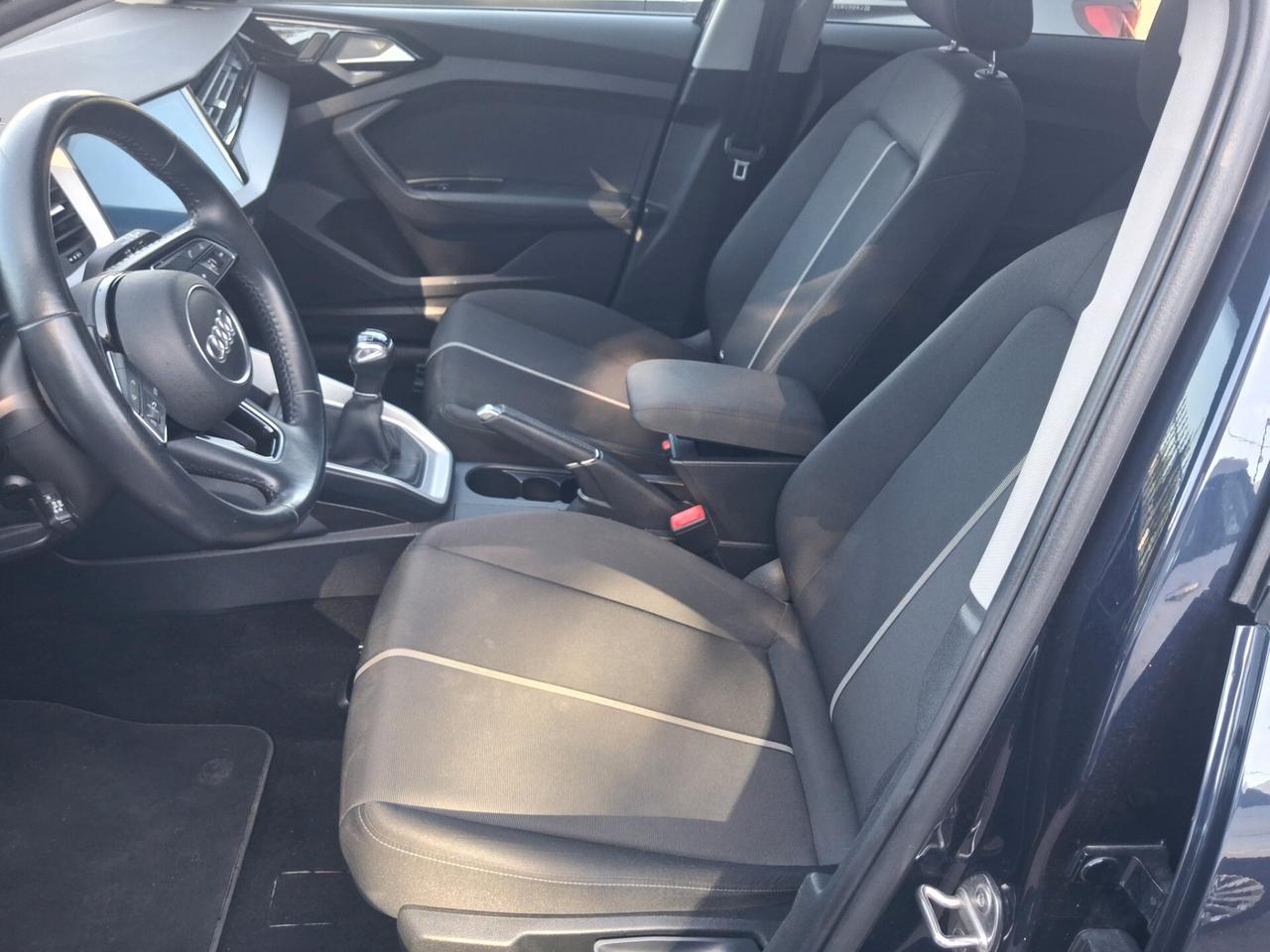 Audi A1 citycarver 30 TFSI Identity Contrast