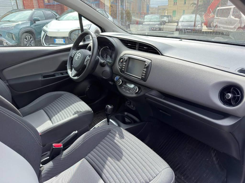 Toyota Yaris 5 Porte 1.5 VVT-i Hybrid Lounge Blue E-CVT