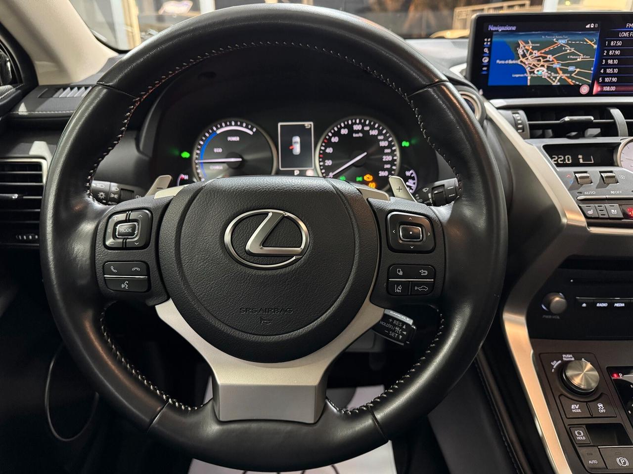 NX 300h Hybrid 4WD Luxury STRAFUL TETTO!!!!!