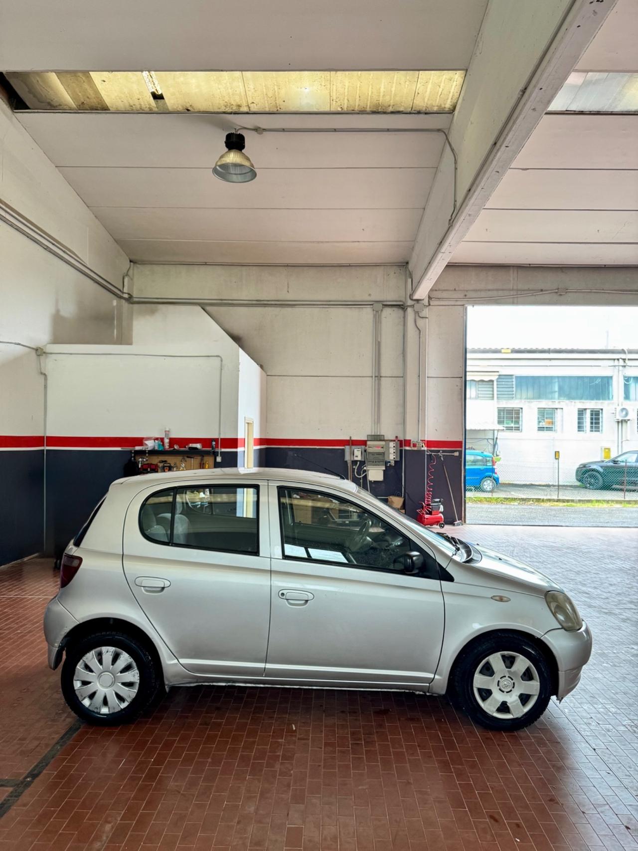 Toyota Yaris 1.0i 16V cat 5 porte