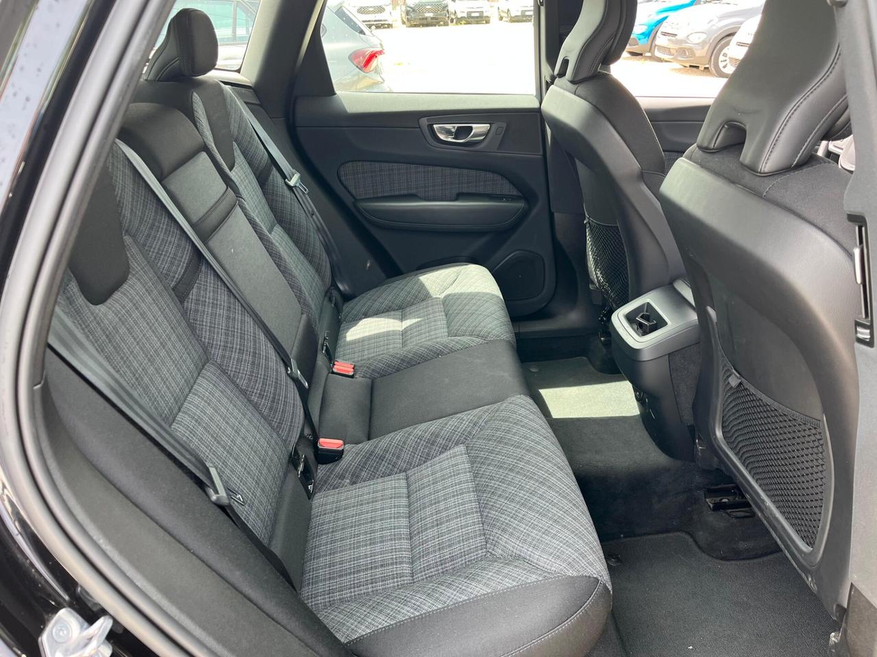 Volvo XC 60 B4 automatico Essential - Unico proprietario - 60.782 km
