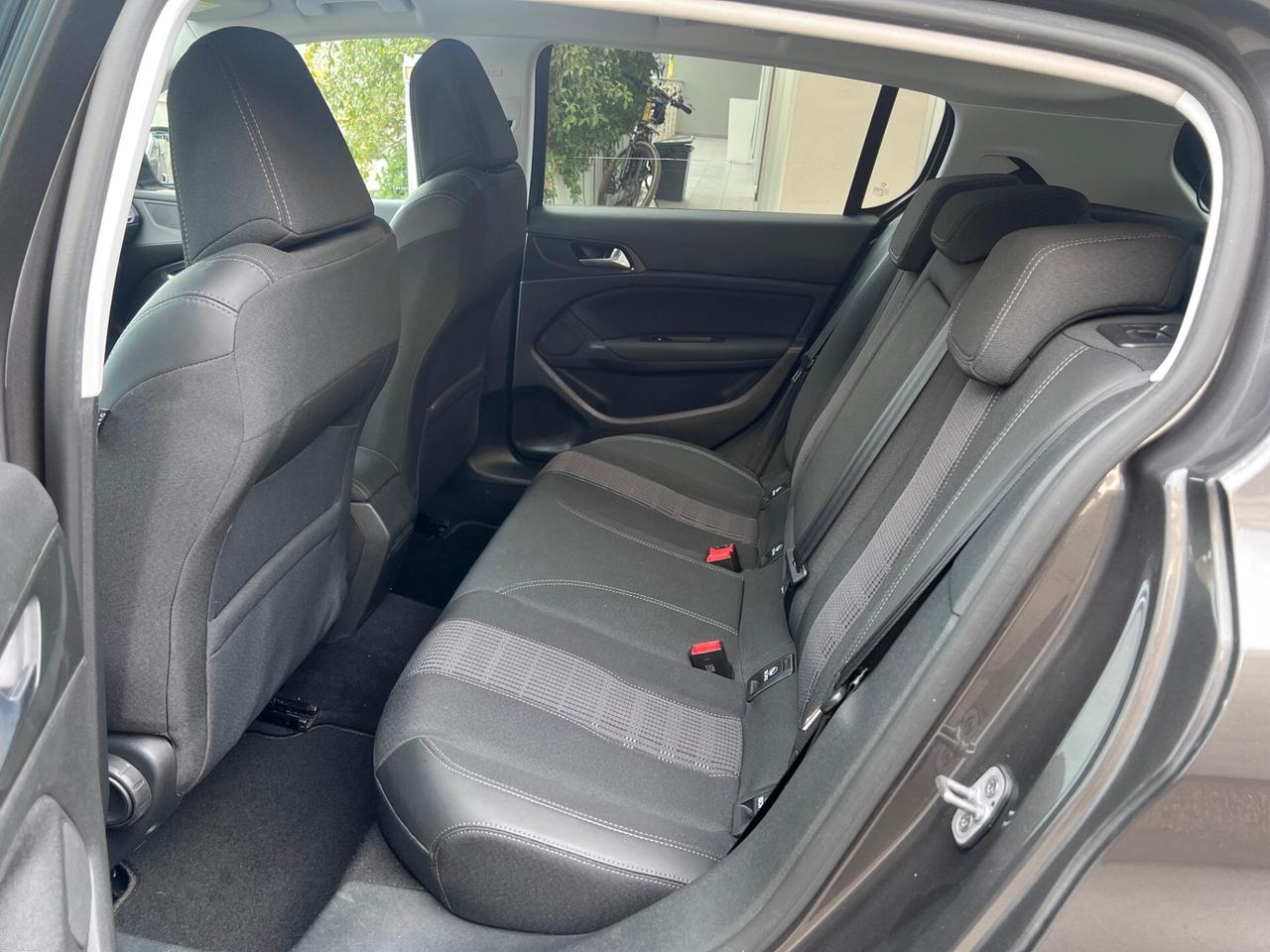 Peugeot 308 5pt 1.5 bluehdi 130cv Allure NAVI/PDC PERFETTA!!