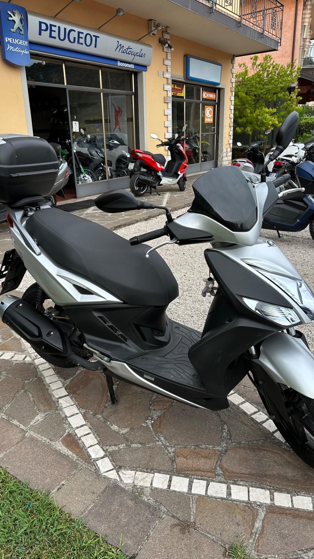 Kymco Agility 125 R 16 Plus Parabrezza e bauletto