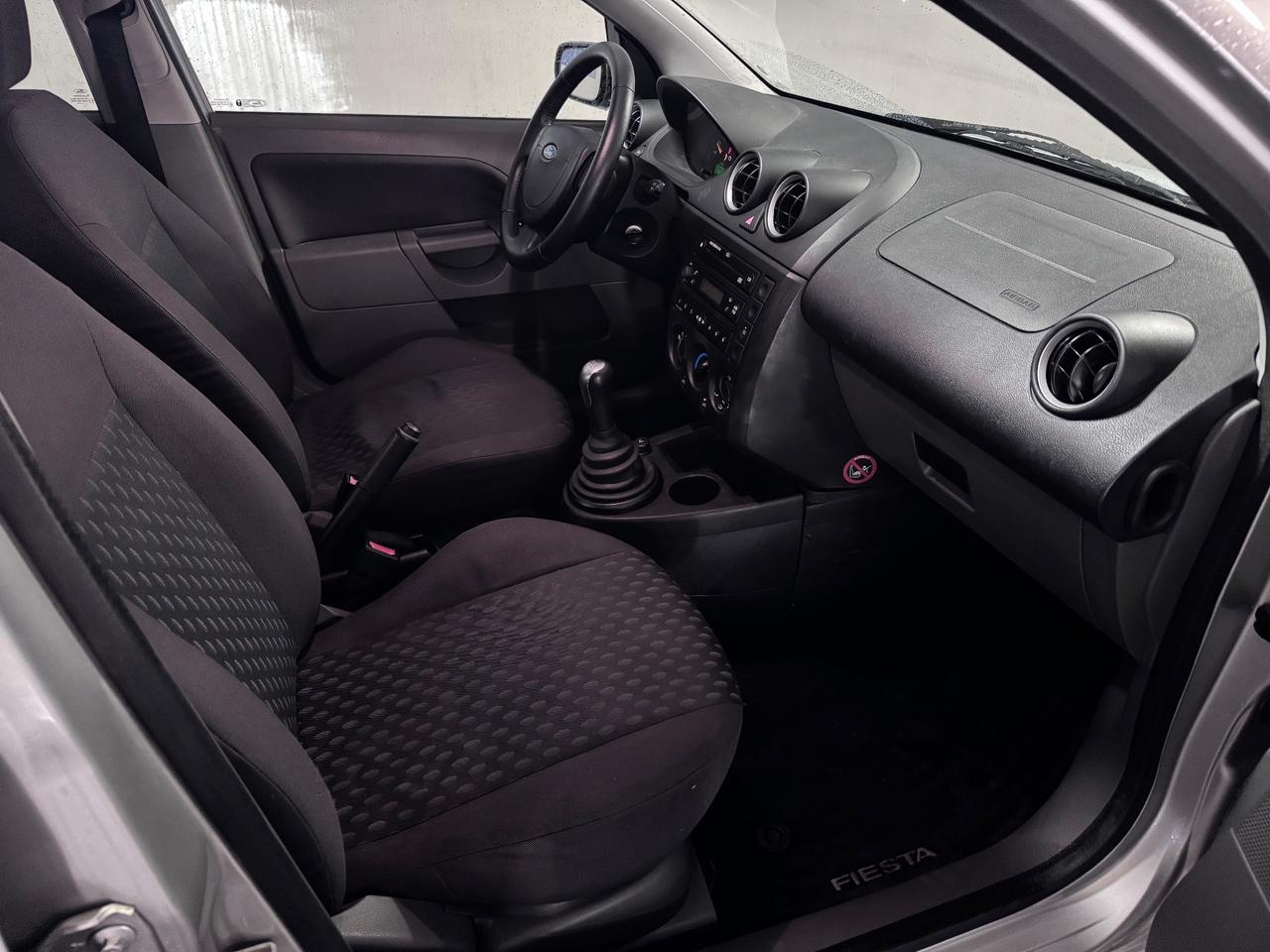 Ford Fiesta 1.4 16V 5p. Ghia