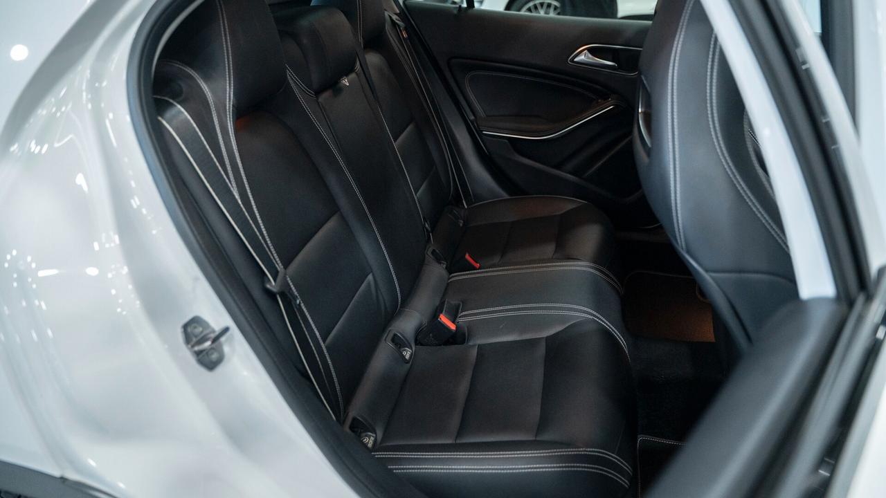 Mercedes-benz GLA 200 D NIGHT EDITION AUTO TETTO CARBONIO NAVI PELLE FULL OPTIONAL