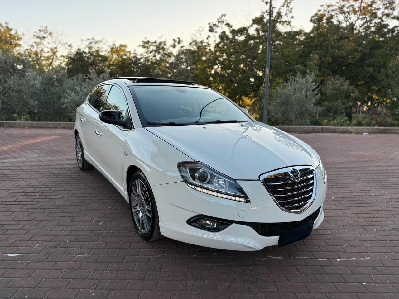 Lancia Delta 1.4 T-Jet 120 CV Gold Ecochic GPL,tetto apribile,pelle,cerchi 17,cruise control,comandi al volante,blu&me,sensori di parcheggio,full