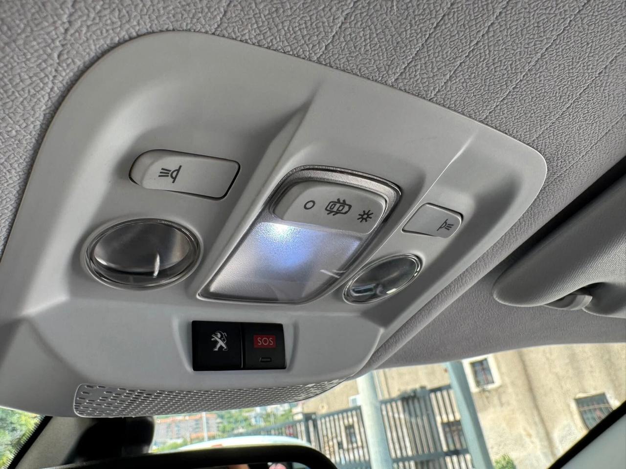 PEUGEOT 2008 EAT6 1.6DIESEL 120CV FULL OPTIONAL PARI AL NUOVO