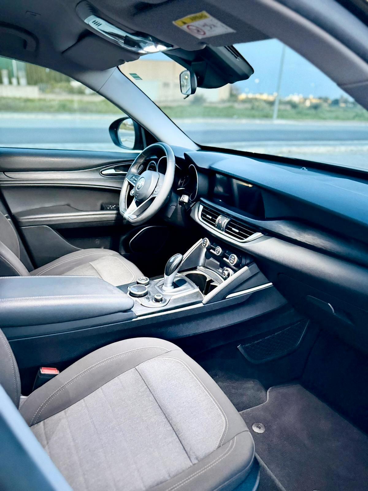 Alfa Romeo Stelvio 2.2 Turbodiesel 180 CV AT8 RWD Executive