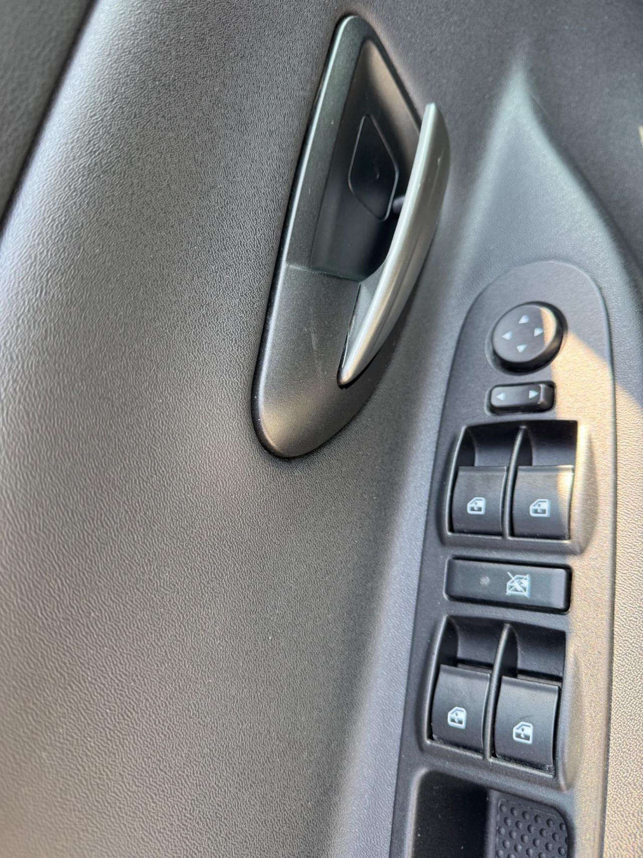 Lancia Ypsilon 1.3 MJT 16V 95 CV 5 porte S&S MOMO DESIGNE