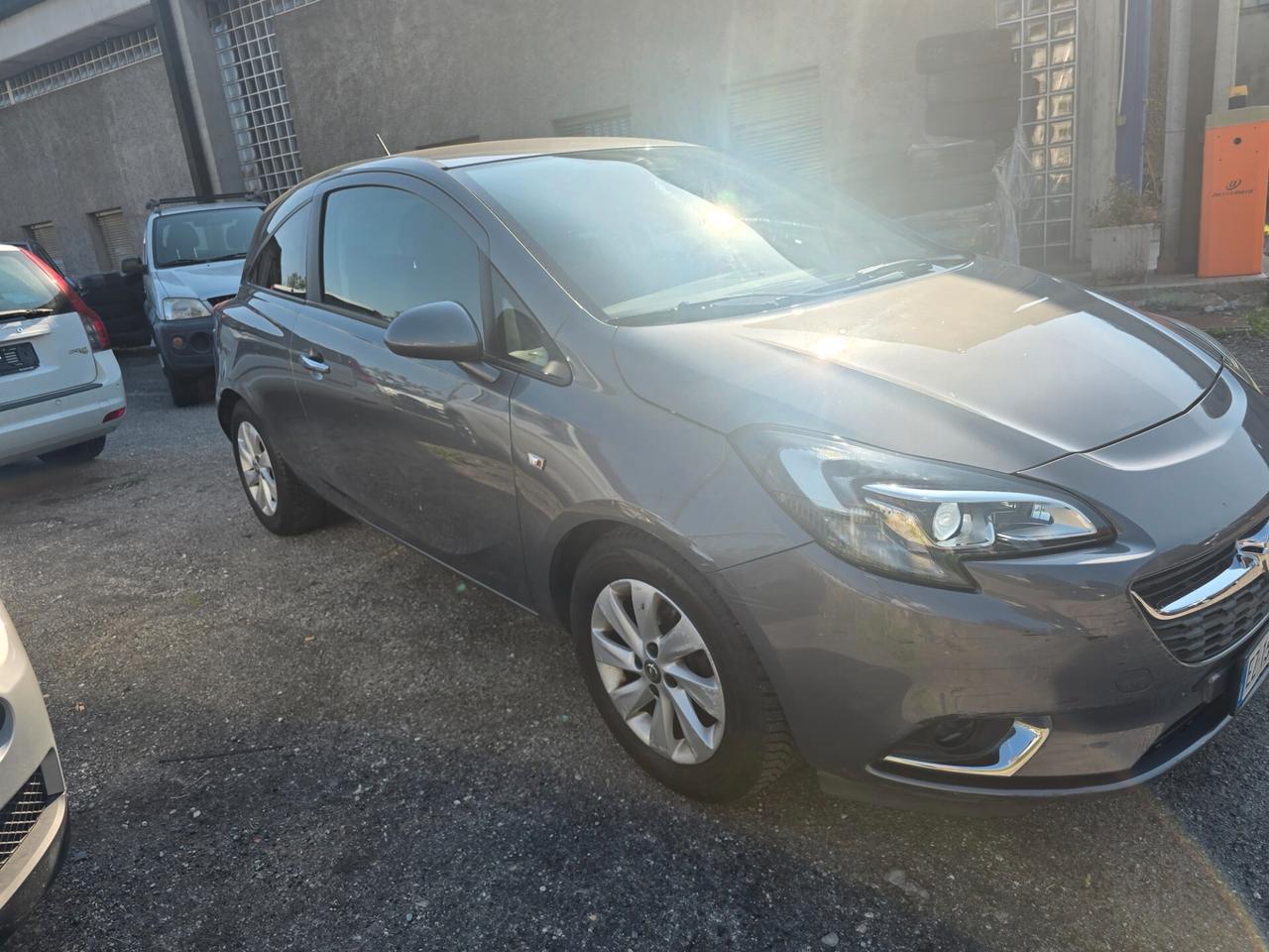 Opel Corsa 1.2 Coupé b-Color