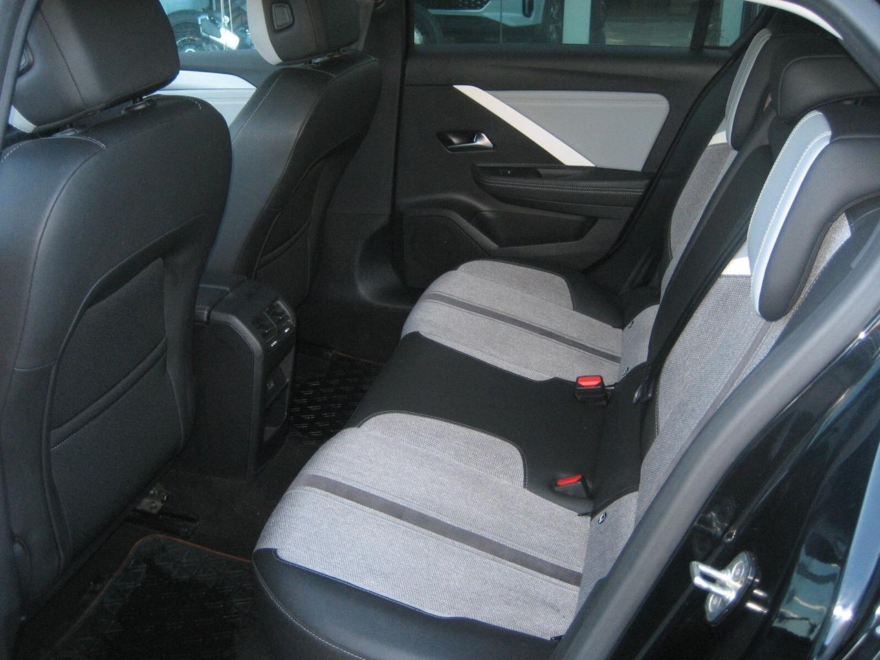 Opel Astra 1.6 Plug-in Hybrid 180 CV AT8 Business Elegance