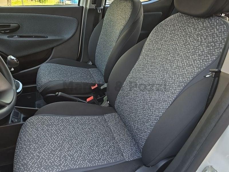 Lancia Ypsilon Ypsilon 1.0 FireFly 5 porte S&S Hybrid Silver