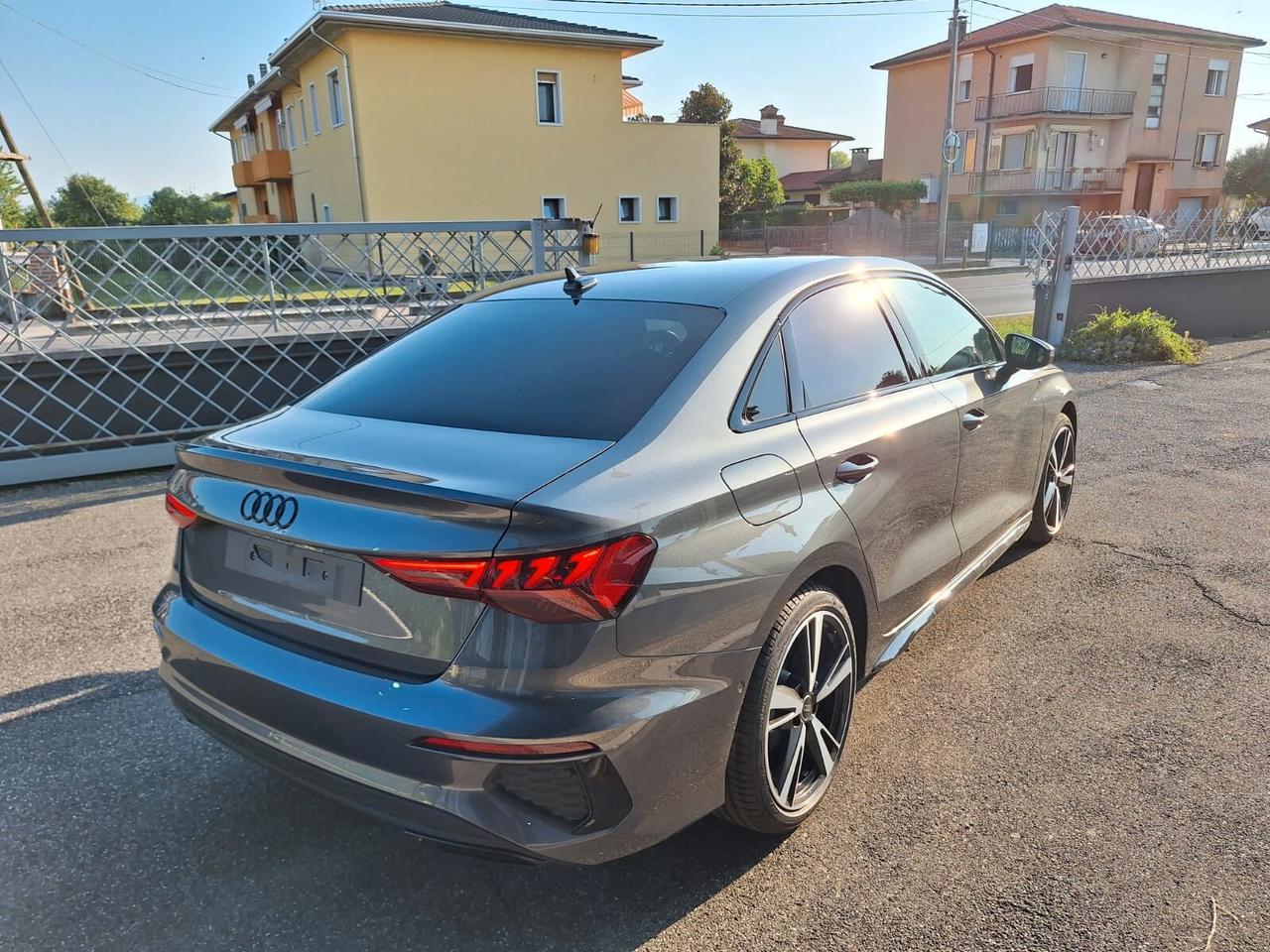 Audi A3 Sedan 35 TDI S tronic line edition