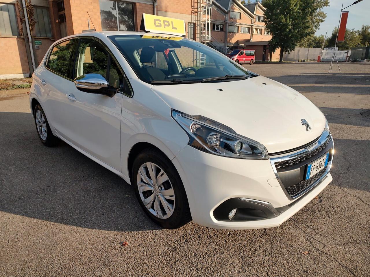 Peugeot 208 PureTech 82 5p. GPL Allure, BENZINA\GPL, OK NEOPATENTATI, GARANZIA L.12 MESI