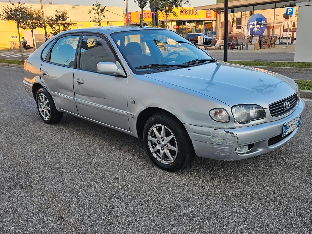 Toyota Corolla 1.6 benzina