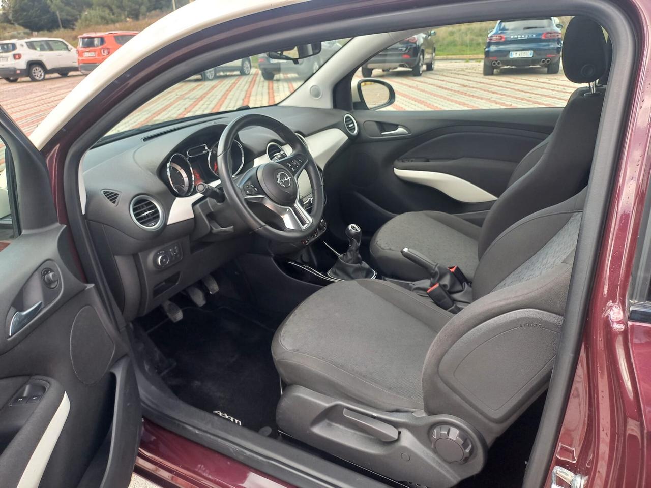 Opel Adam 1.2 70 CV Slam