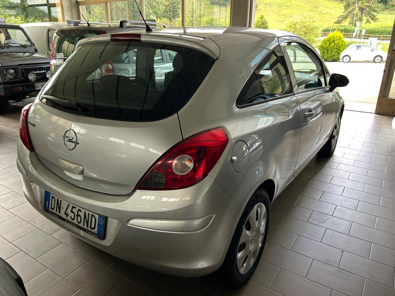 Opel Corsa NEOPATENTATI UNICOPROPRIETARIO