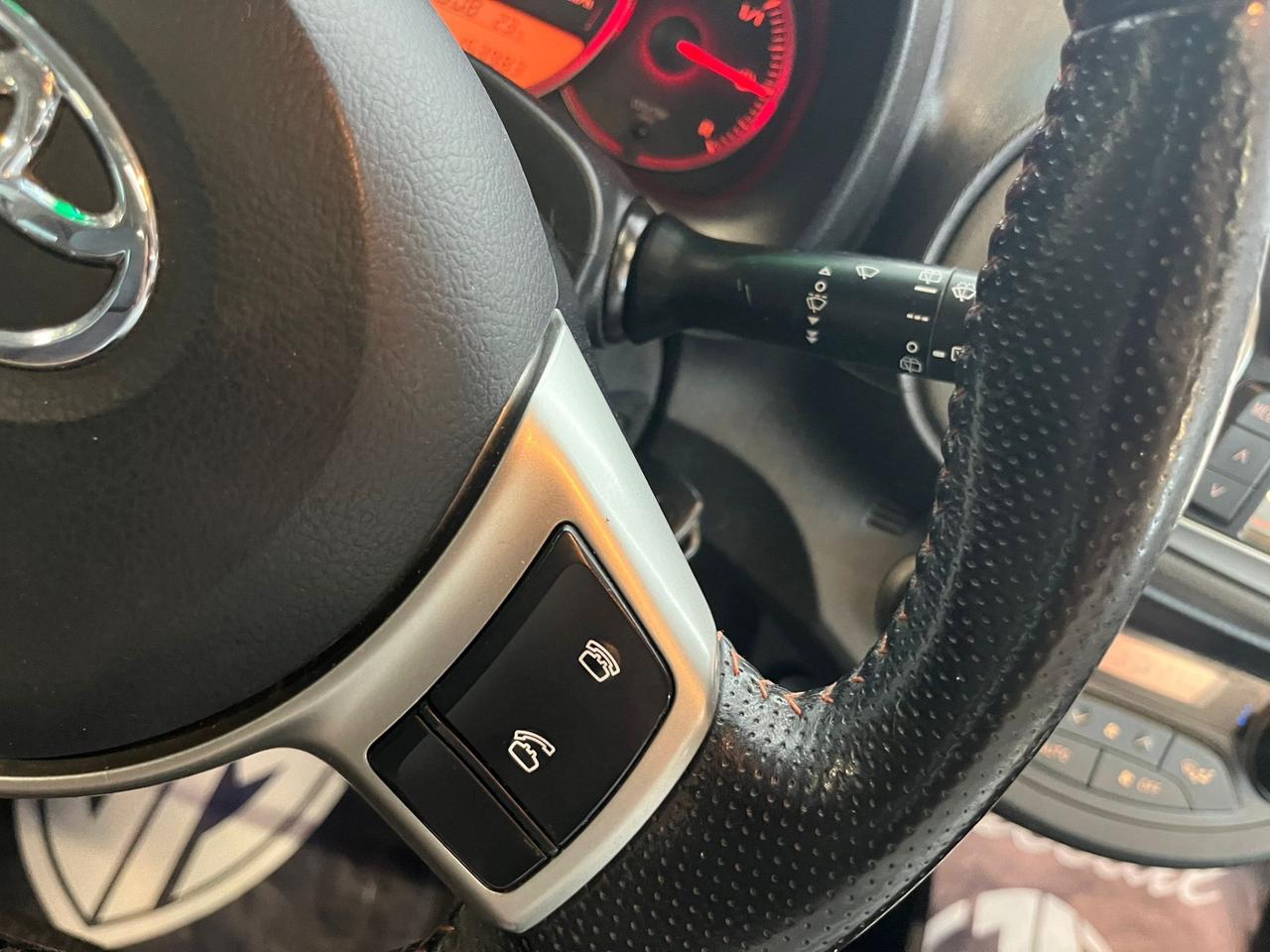 Toyota Yaris 1.4 D-4D 5 porte Lounge TETTO OK NEOPATENTATI