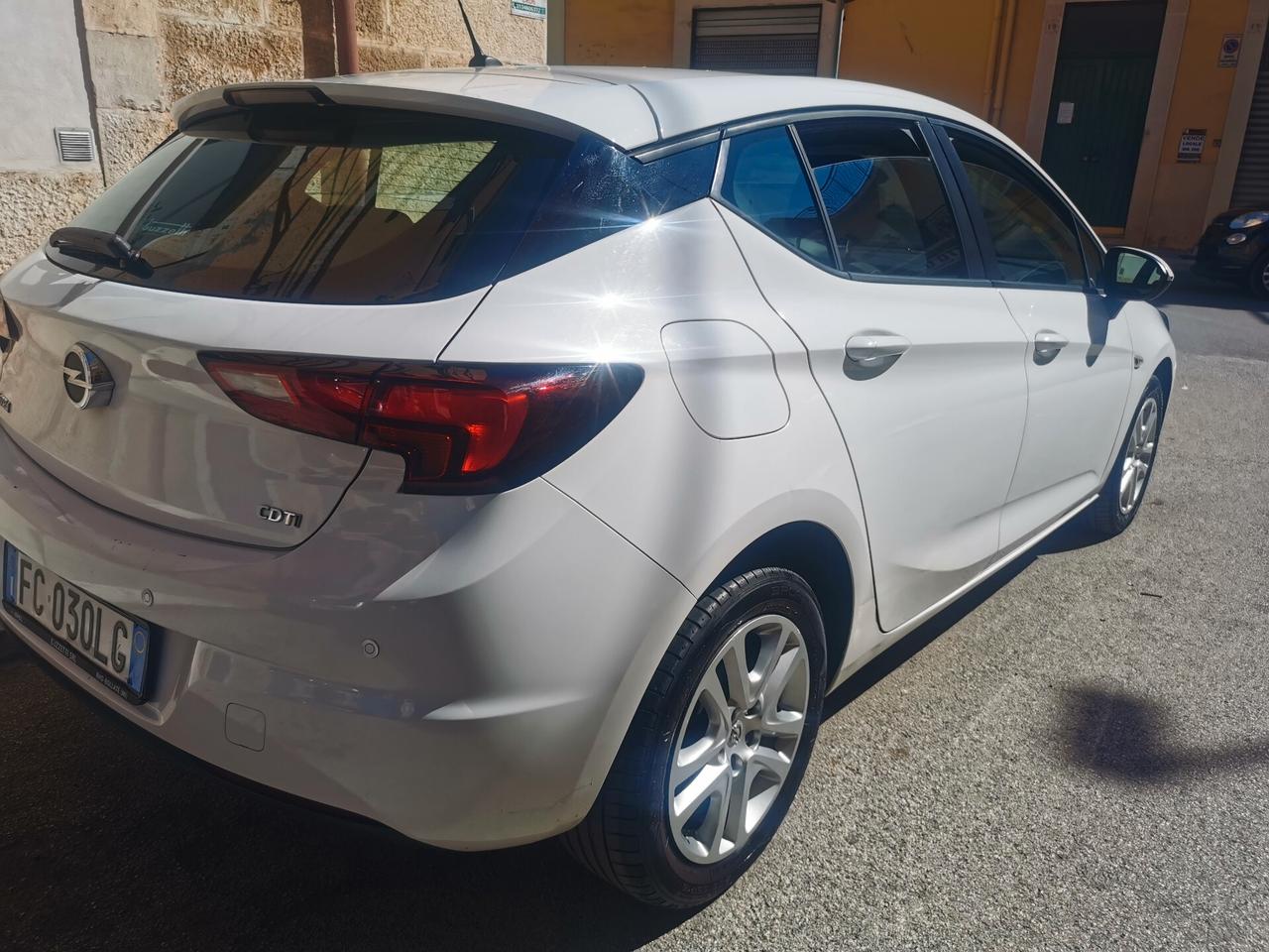 Opel Astra 1.6 CDTi 5 porte 95 cv berlina neo patentati full optional