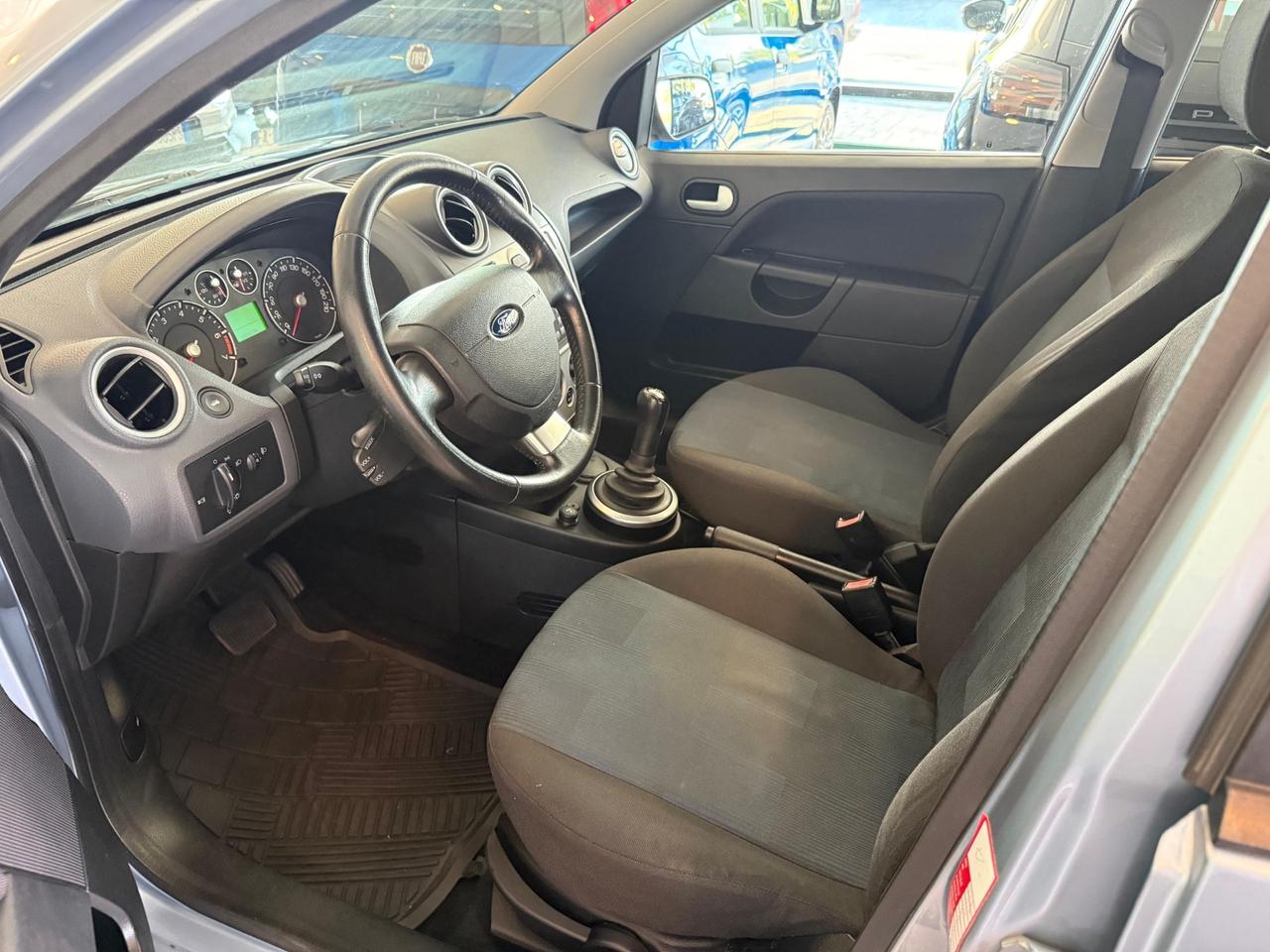 Ford Fiesta 1.2 16V 5p. Ghia