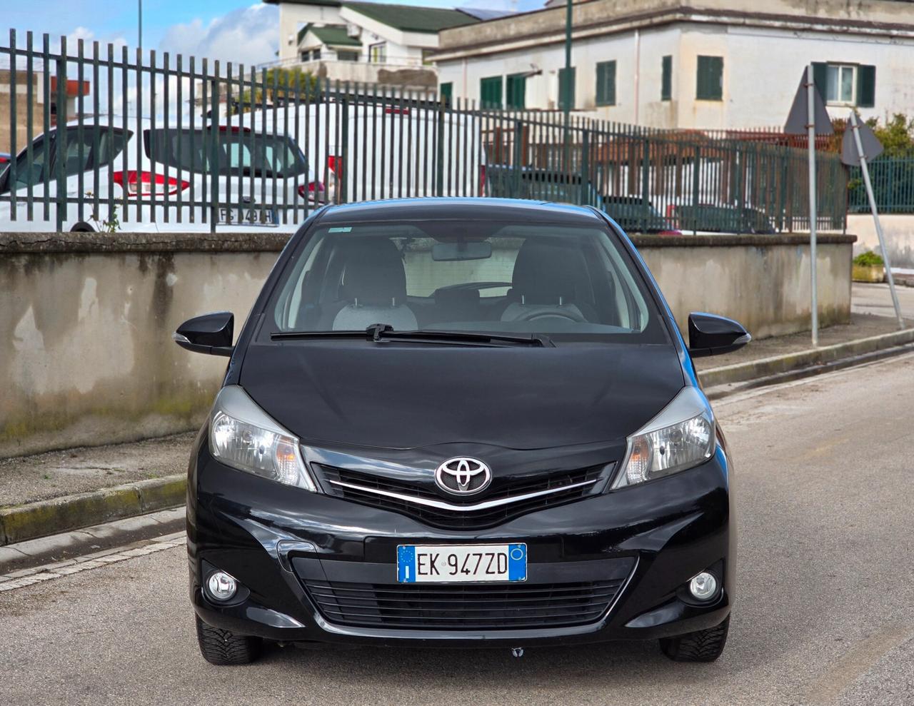 TOYOTA YARIS LOUNGE 1.0B NUOVISSIMA DI TUTTO
