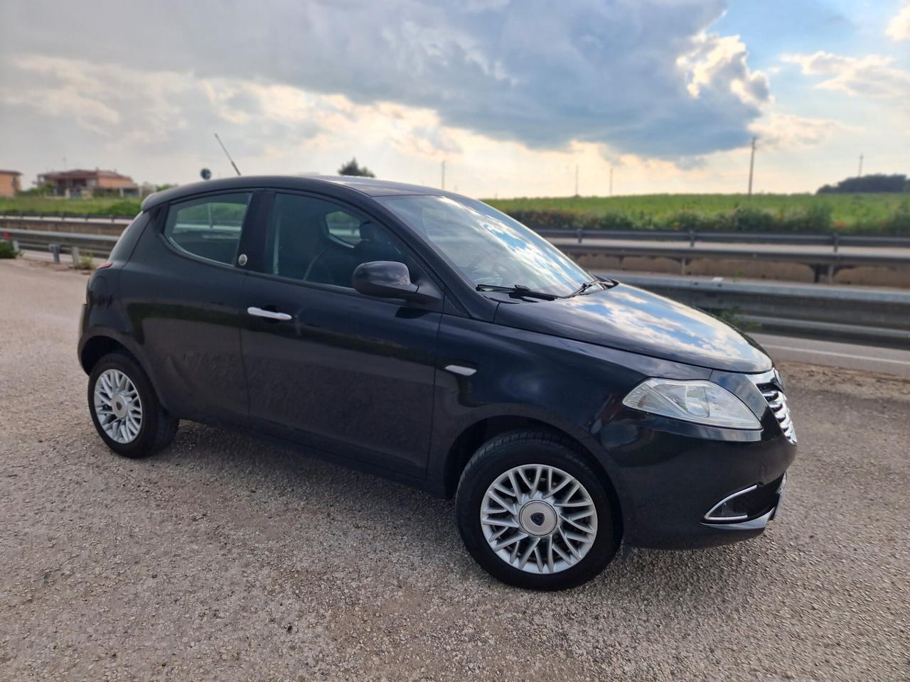 Lancia Ypsilon 0.9 TwinAir 85 CV 5 porte Metano Ecochic Gold