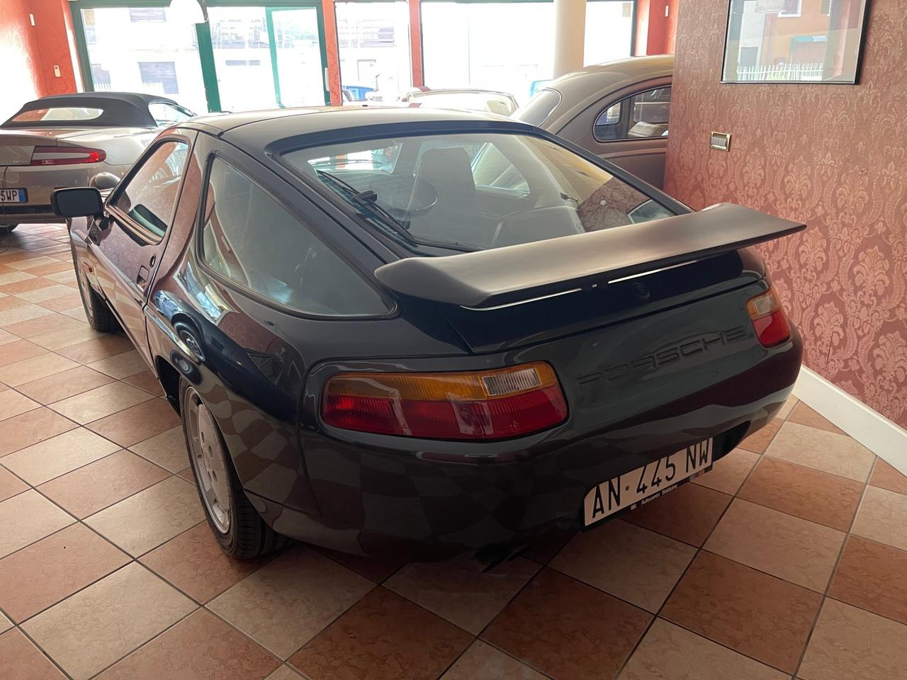 Porsche 928 S4