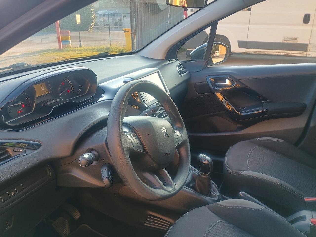 PEUGEOT 208 NEOPATENTATI