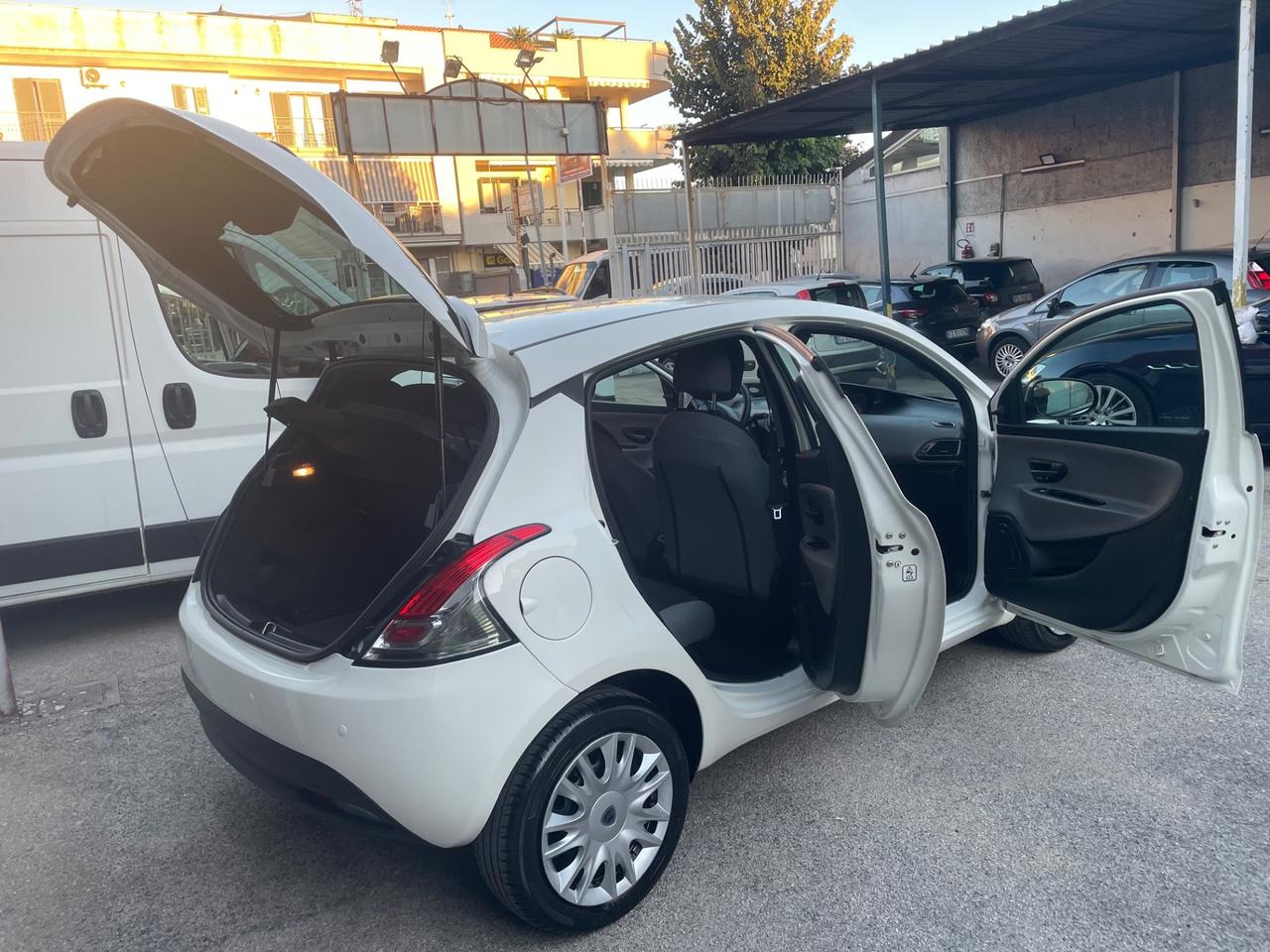 Lancia Ypsilon 1.2 69 CV 5 porte GPL Ecochic Gold