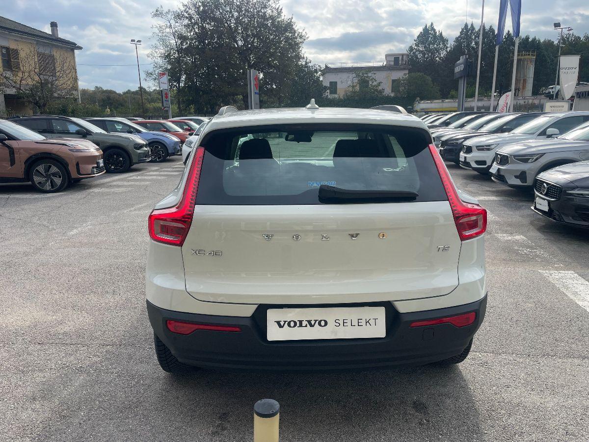VOLVO - XC40 - T2 Momentum Core