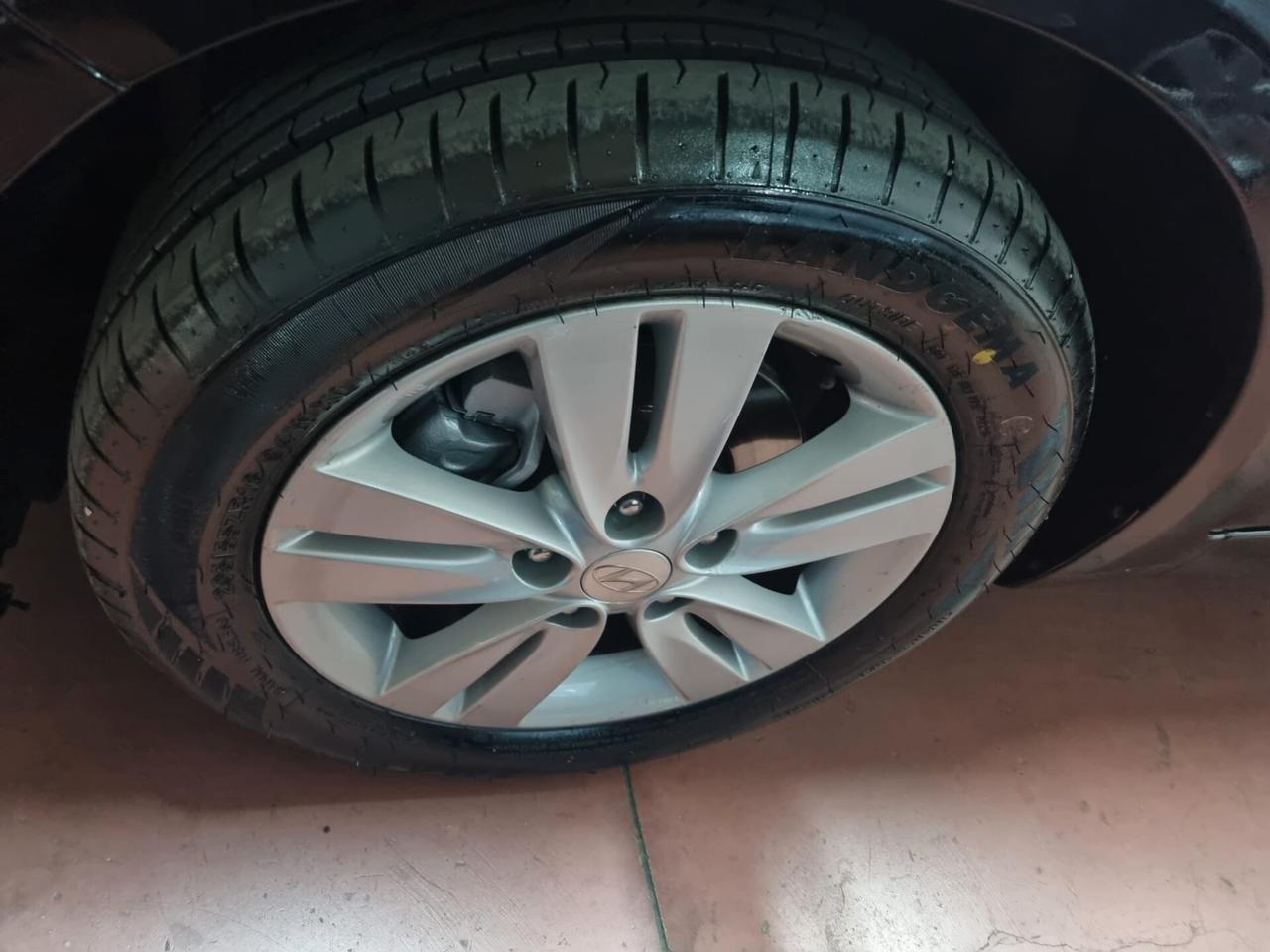 Hyundai ix20 1.4 CRDi 90CV Comfort FRIZIONE /GOMME NUOVE