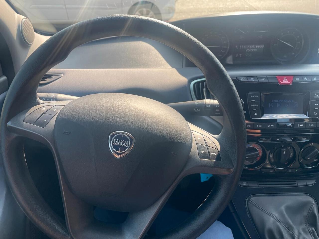 Lancia Ypsilon 1.0 FireFly 5 porte S&S Hybrid Gold